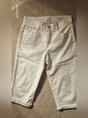 Off White Demin Capri By ANGLES FOR EVER  YOUNG.